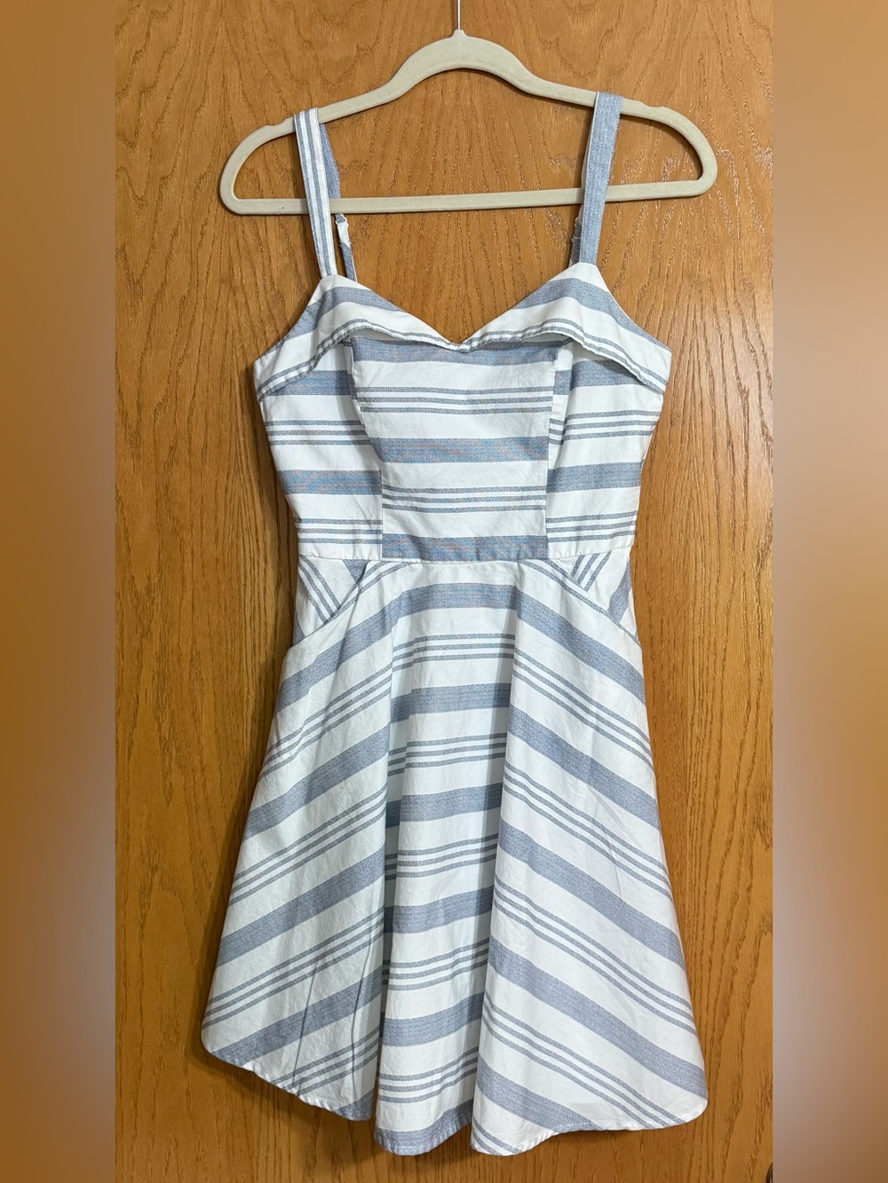 Jun & Ivy Striped White and Blue Summer Sundres. Size medium.